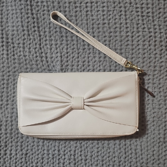 a new day Handbags - Target White Bow Wristlet Wallet | Faux Leather Zip Clutch